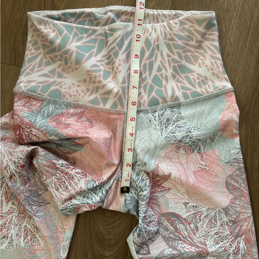 Onzie Pink and Gray Patterned High Rise Leggings, Size Small - Picture 7 of 8